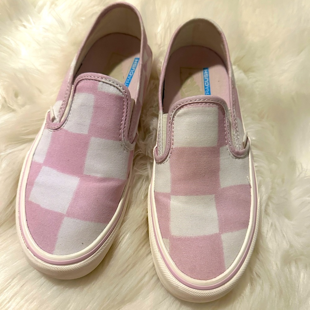 Women’s vintage vans, size 8, pink and white
